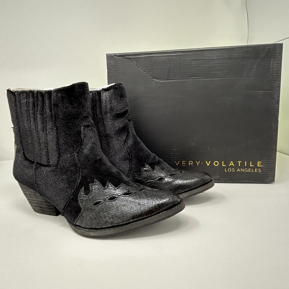 Very Volatile Los Angeles Sava Women US 7.5 Western Boot Black Faux Stacked Heel